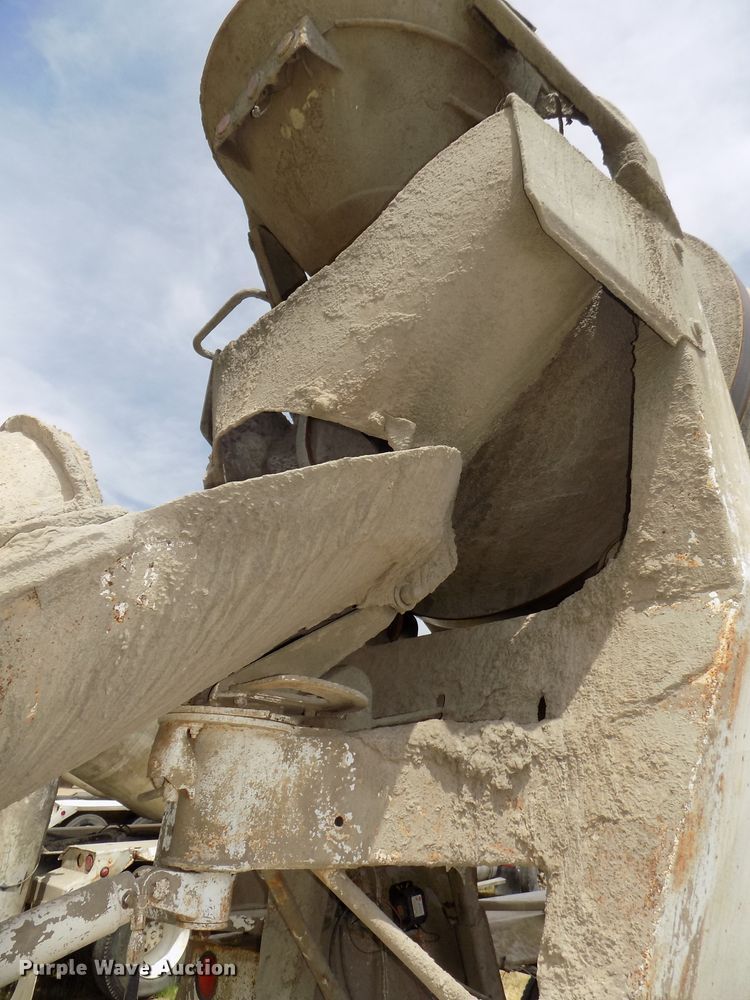 image for item DG2618 1995 International Paystar 5000  ready mix truck