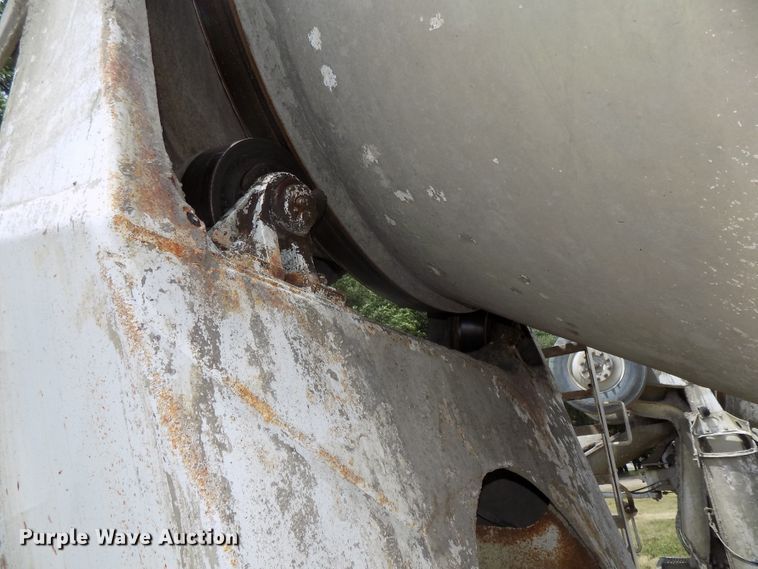 image for item DG2618 1995 International Paystar 5000  ready mix truck