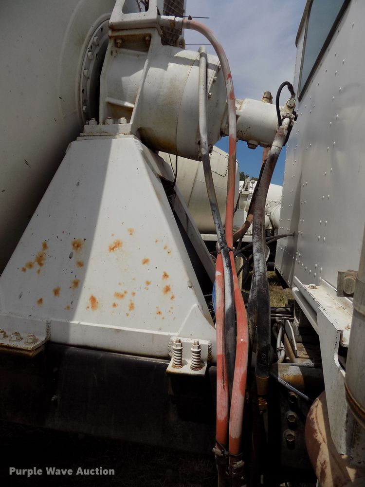 image for item DG2618 1995 International Paystar 5000  ready mix truck