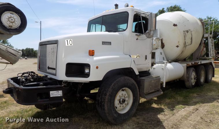 image for item DG2620 1999 International Paystar 5000  ready mix truck