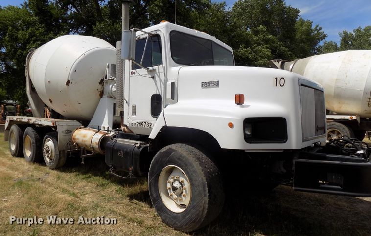 image for item DG2620 1999 International Paystar 5000  ready mix truck