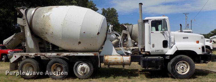 image for item DG2620 1999 International Paystar 5000  ready mix truck