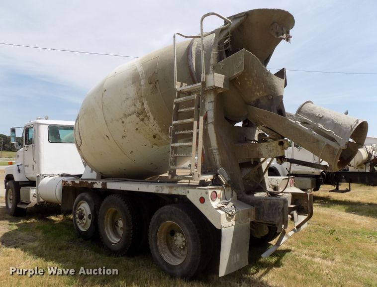 image for item DG2620 1999 International Paystar 5000  ready mix truck