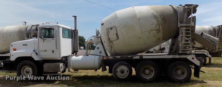 image for item DG2620 1999 International Paystar 5000  ready mix truck