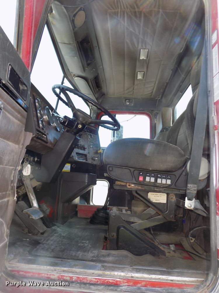 image for item DG2620 1999 International Paystar 5000  ready mix truck
