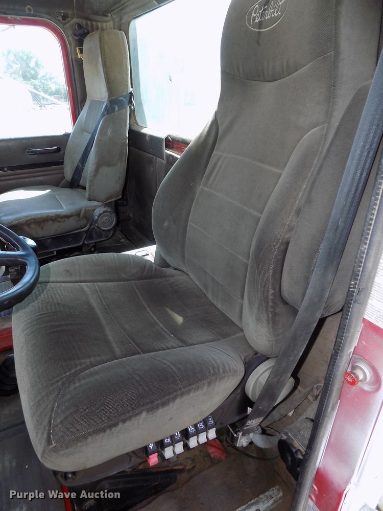 image for item DG2620 1999 International Paystar 5000  ready mix truck