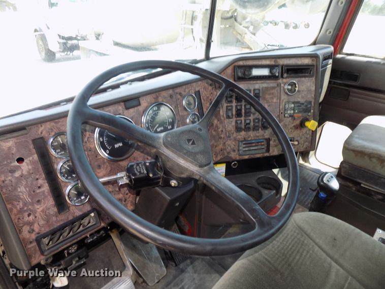 image for item DG2620 1999 International Paystar 5000  ready mix truck