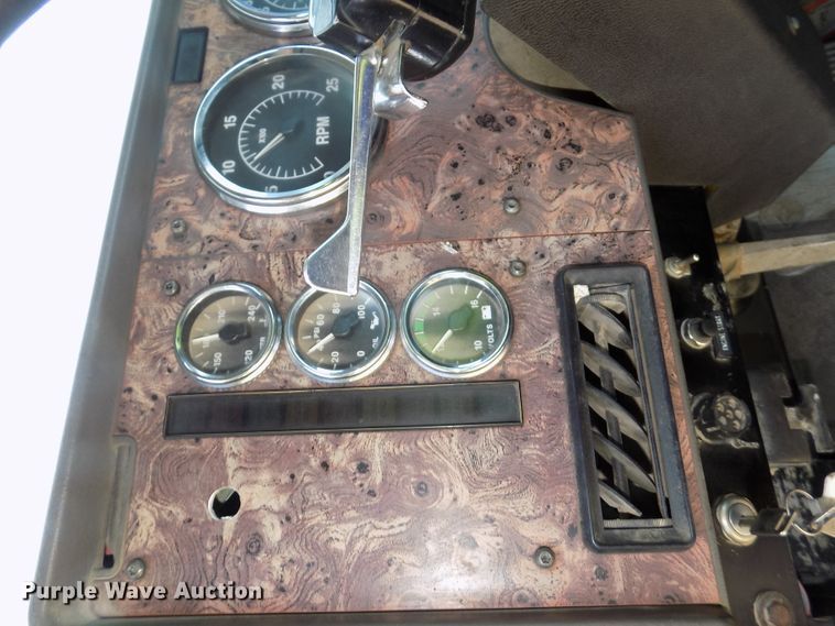 image for item DG2620 1999 International Paystar 5000  ready mix truck