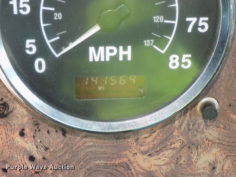 image for item DG2620 1999 International Paystar 5000  ready mix truck