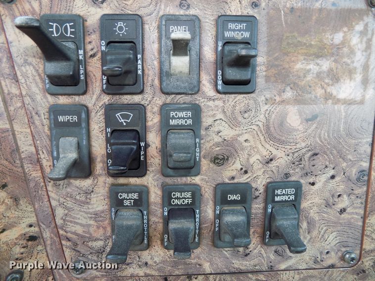 image for item DG2620 1999 International Paystar 5000  ready mix truck