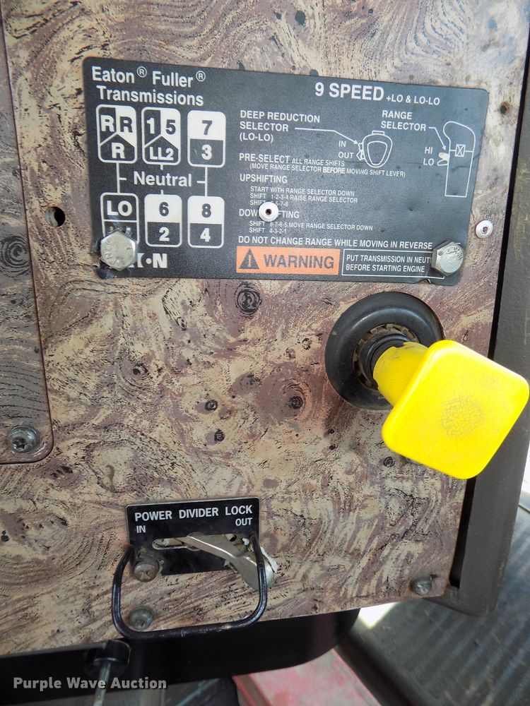 image for item DG2620 1999 International Paystar 5000  ready mix truck