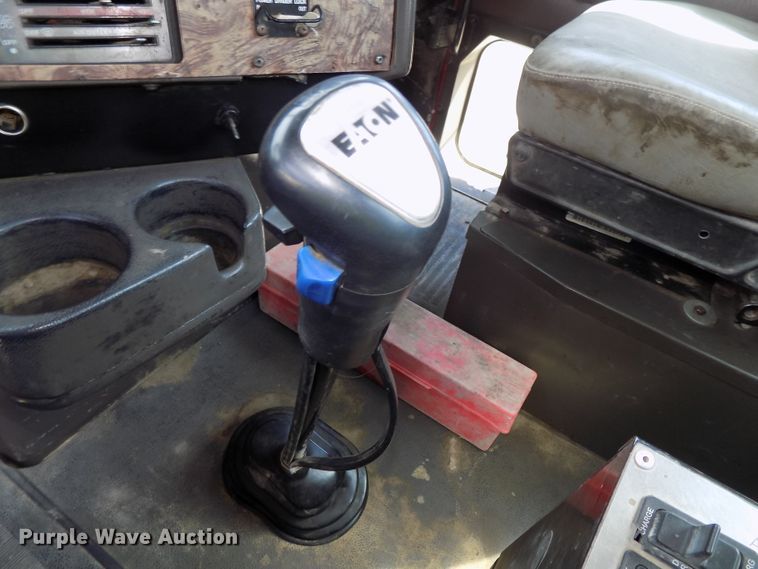 image for item DG2620 1999 International Paystar 5000  ready mix truck