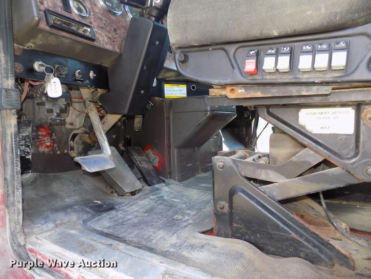 image for item DG2620 1999 International Paystar 5000  ready mix truck