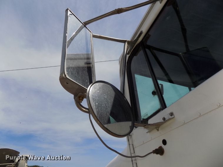 image for item DG2620 1999 International Paystar 5000  ready mix truck