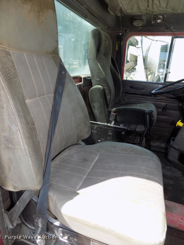 image for item DG2620 1999 International Paystar 5000  ready mix truck