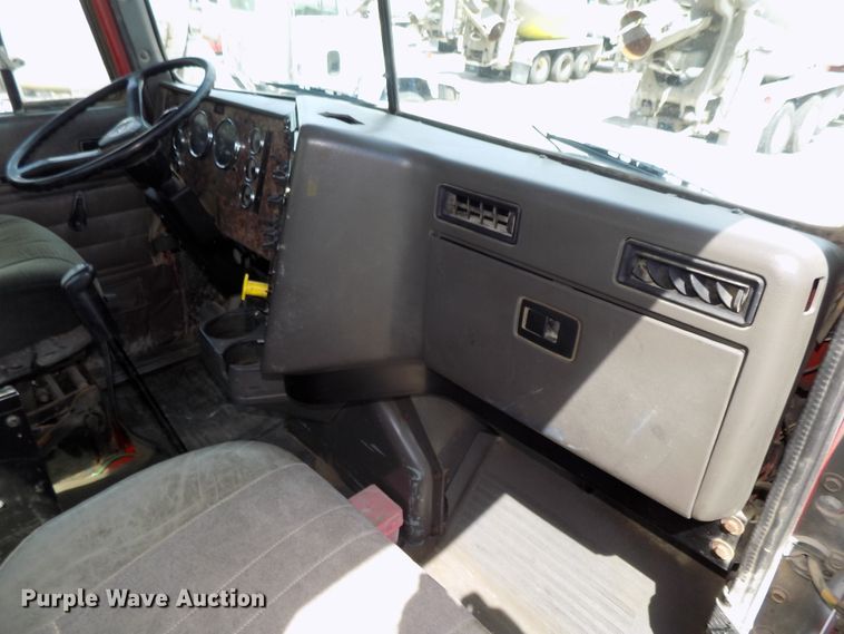 image for item DG2620 1999 International Paystar 5000  ready mix truck