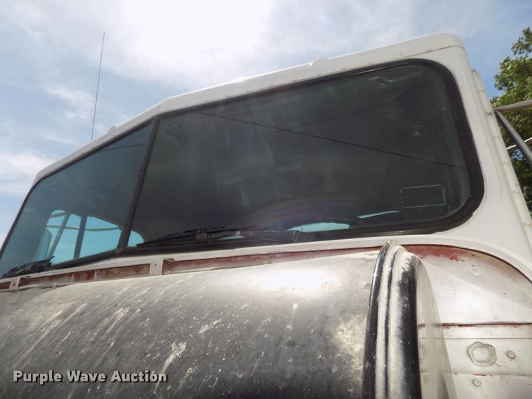 image for item DG2620 1999 International Paystar 5000  ready mix truck