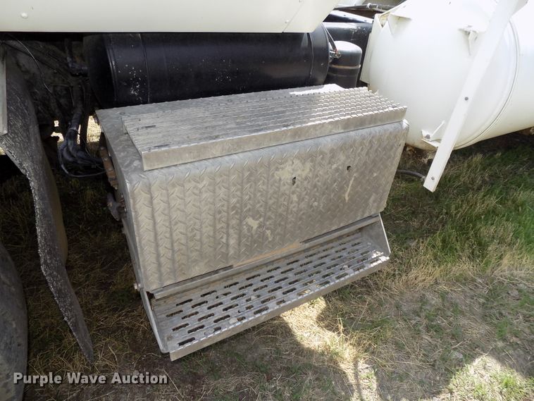 image for item DG2620 1999 International Paystar 5000  ready mix truck