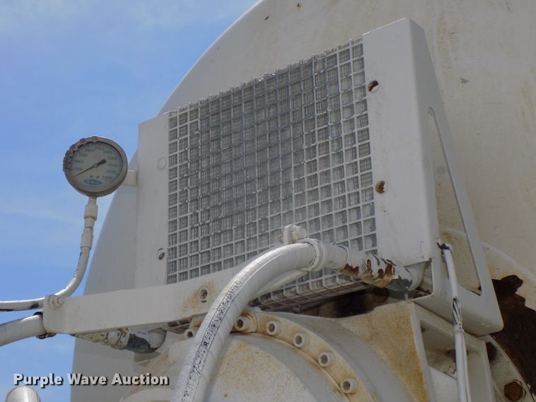 image for item DG2620 1999 International Paystar 5000  ready mix truck