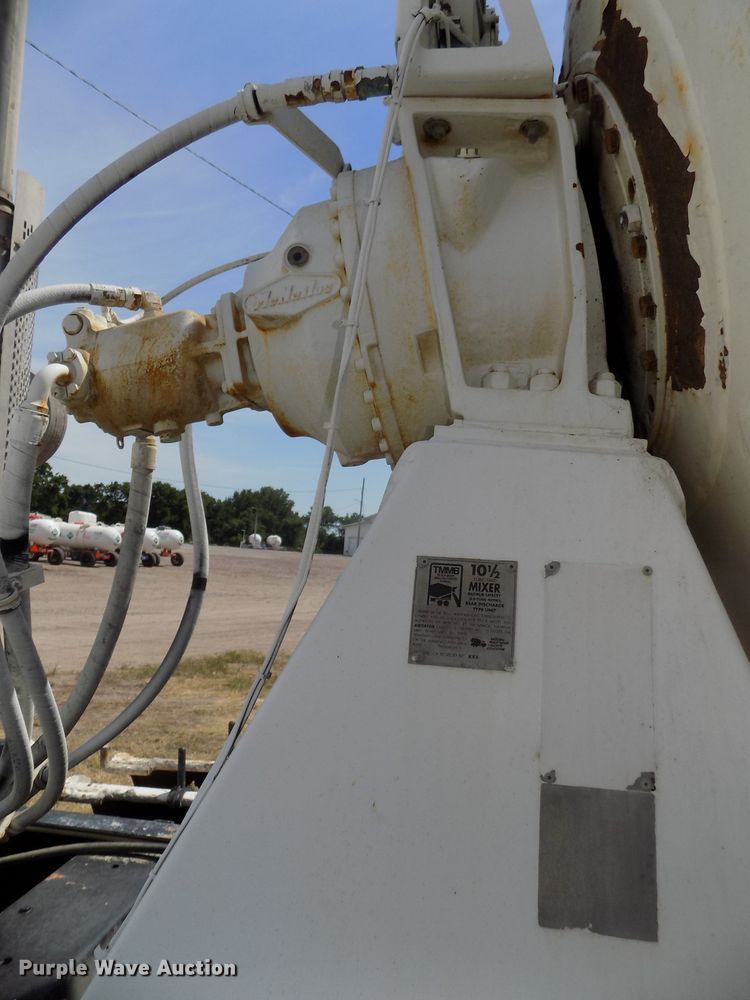 image for item DG2620 1999 International Paystar 5000  ready mix truck