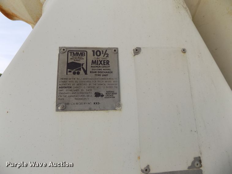 image for item DG2620 1999 International Paystar 5000  ready mix truck