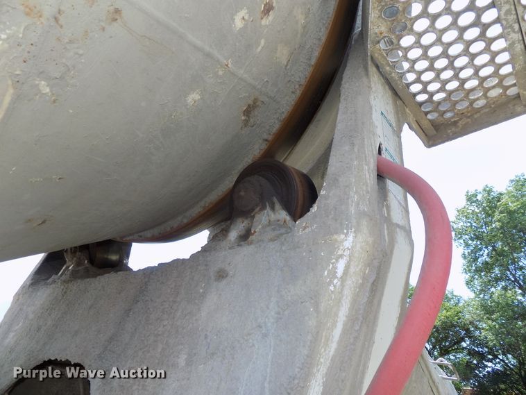 image for item DG2620 1999 International Paystar 5000  ready mix truck