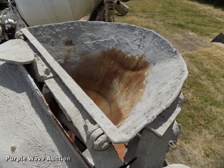 image for item DG2620 1999 International Paystar 5000  ready mix truck