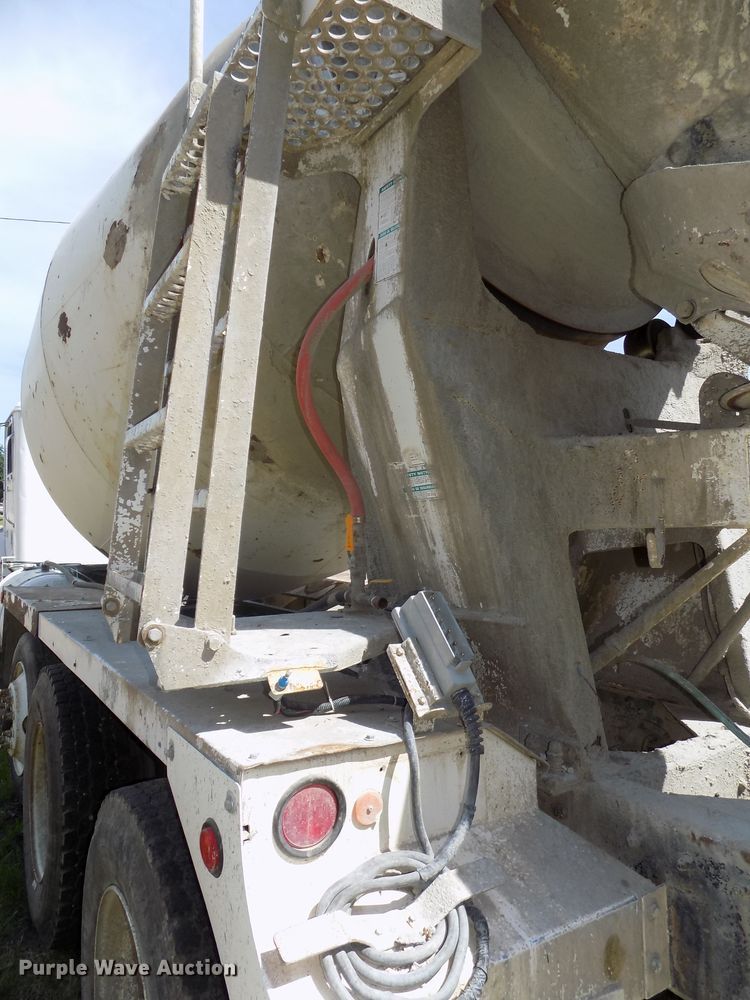 image for item DG2620 1999 International Paystar 5000  ready mix truck