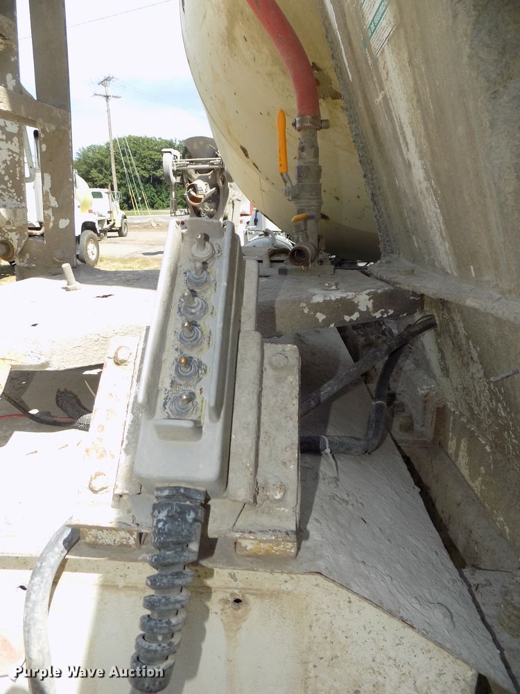 image for item DG2620 1999 International Paystar 5000  ready mix truck