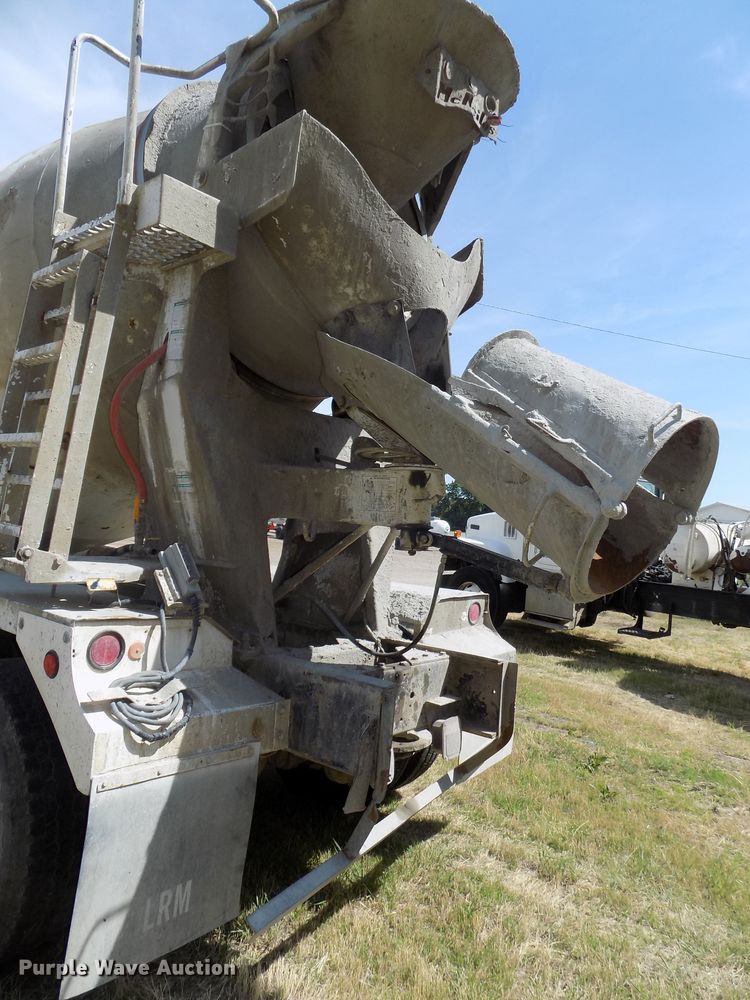 image for item DG2620 1999 International Paystar 5000  ready mix truck