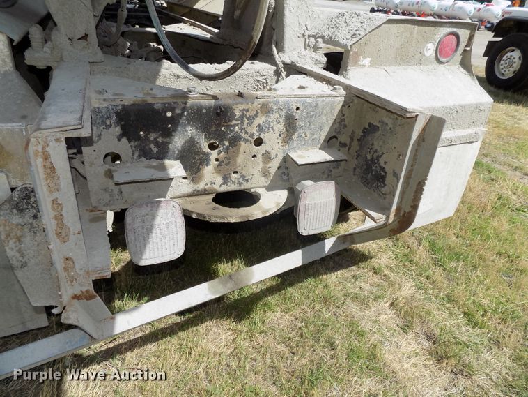 image for item DG2620 1999 International Paystar 5000  ready mix truck