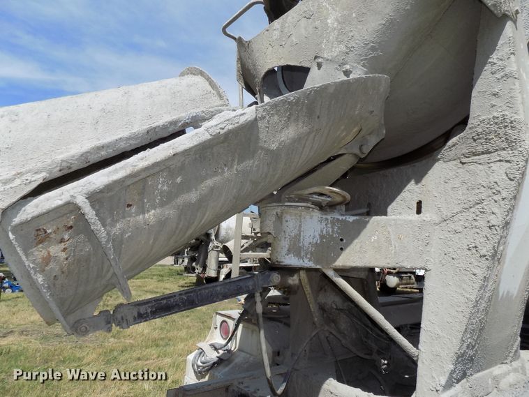 image for item DG2620 1999 International Paystar 5000  ready mix truck