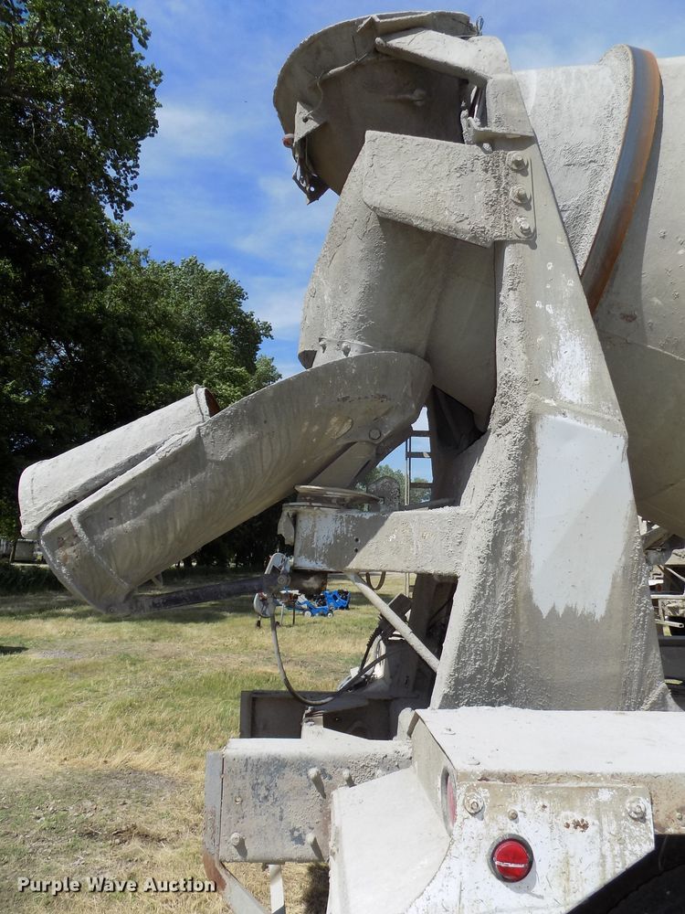 image for item DG2620 1999 International Paystar 5000  ready mix truck