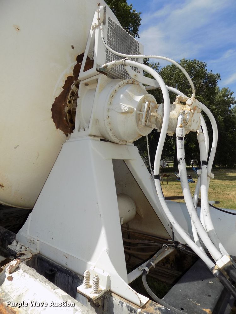 image for item DG2620 1999 International Paystar 5000  ready mix truck