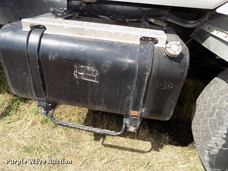 image for item DG2620 1999 International Paystar 5000  ready mix truck