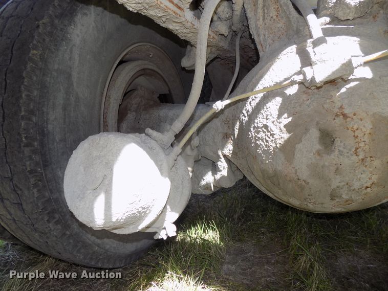 image for item DG2620 1999 International Paystar 5000  ready mix truck