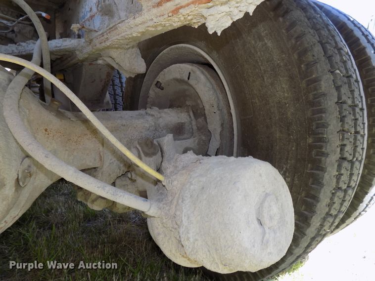 image for item DG2620 1999 International Paystar 5000  ready mix truck