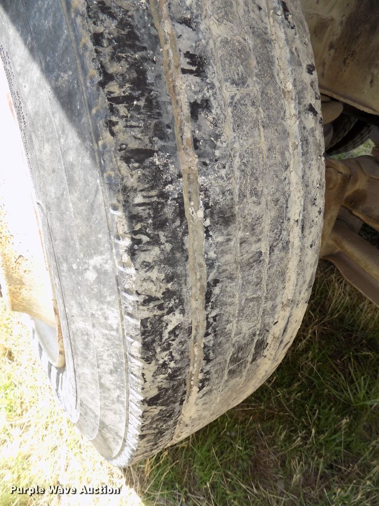 image for item DG2620 1999 International Paystar 5000  ready mix truck