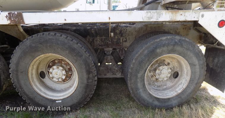 image for item DG2620 1999 International Paystar 5000  ready mix truck