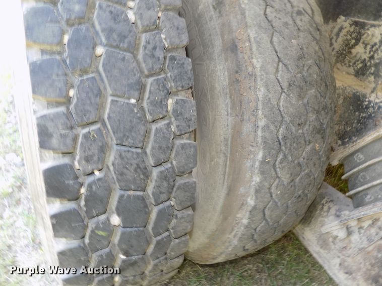 image for item DG2620 1999 International Paystar 5000  ready mix truck