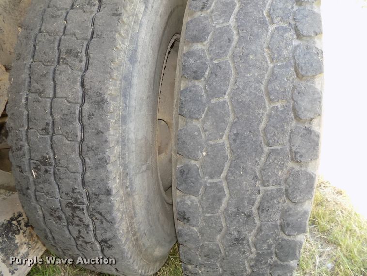 image for item DG2620 1999 International Paystar 5000  ready mix truck