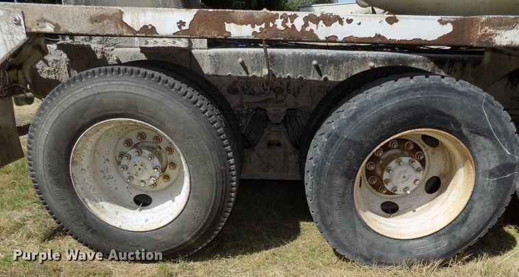 image for item DG2620 1999 International Paystar 5000  ready mix truck