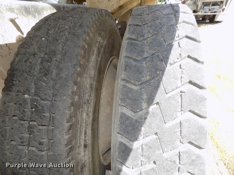 image for item DG2620 1999 International Paystar 5000  ready mix truck