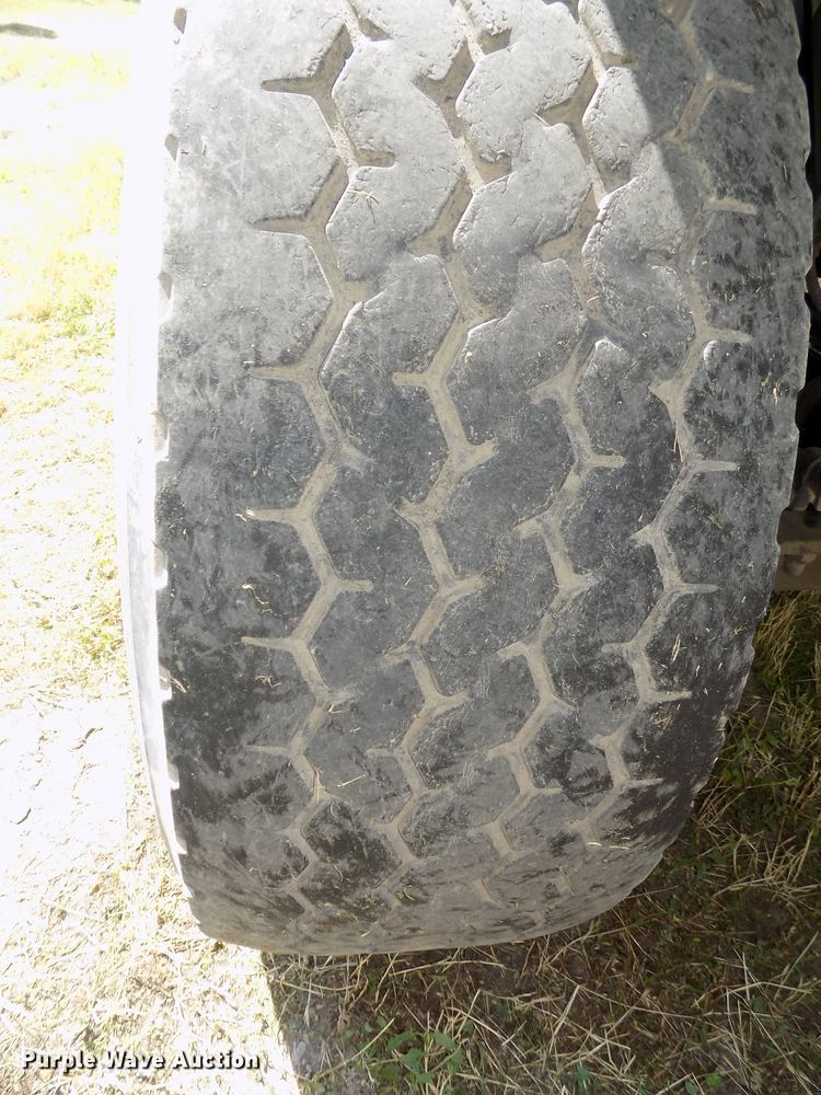 image for item DG2620 1999 International Paystar 5000  ready mix truck