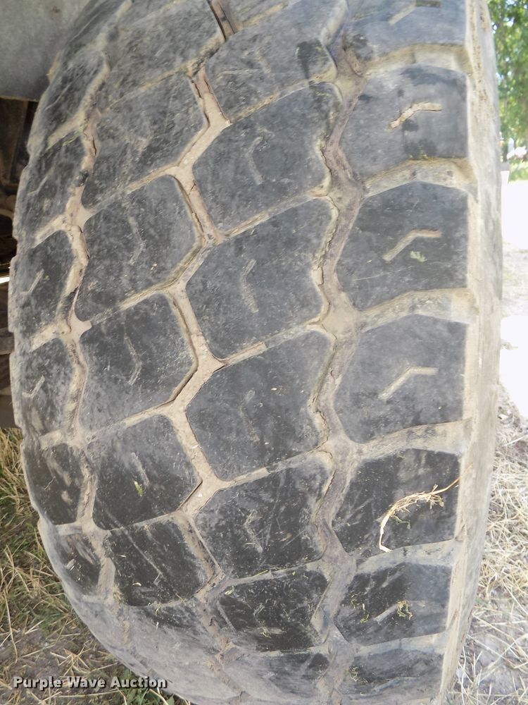 image for item DG2620 1999 International Paystar 5000  ready mix truck