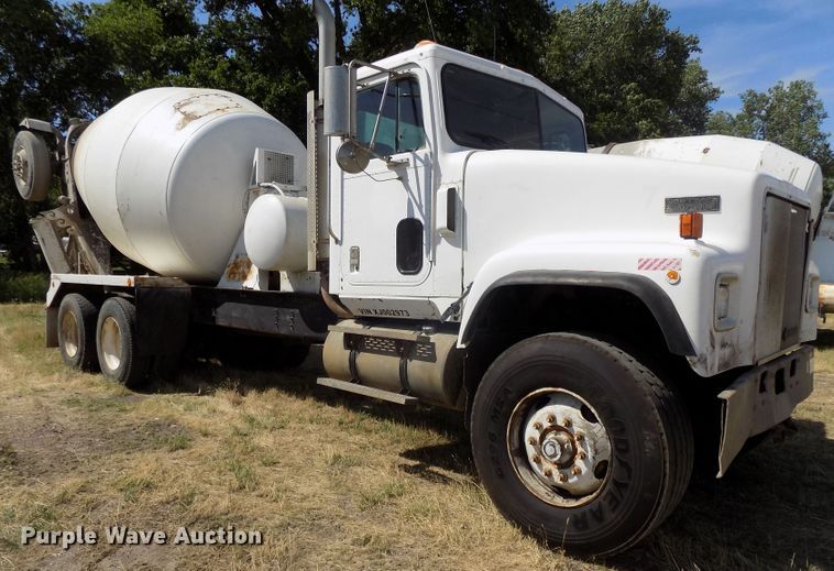 image for item DG2622 1999 International Paystar 5000  ready mix truck