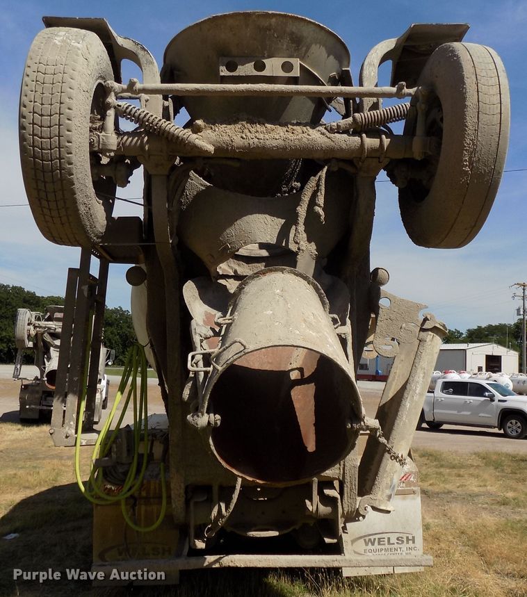 image for item DG2622 1999 International Paystar 5000  ready mix truck