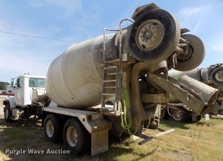 image for item DG2622 1999 International Paystar 5000  ready mix truck