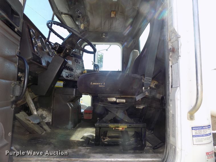 image for item DG2622 1999 International Paystar 5000  ready mix truck