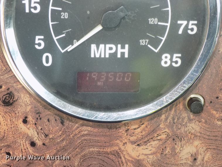 image for item DG2622 1999 International Paystar 5000  ready mix truck